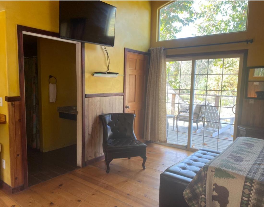 ת'רי ריברס Sequoia River Front Cabins מראה חיצוני תמונה