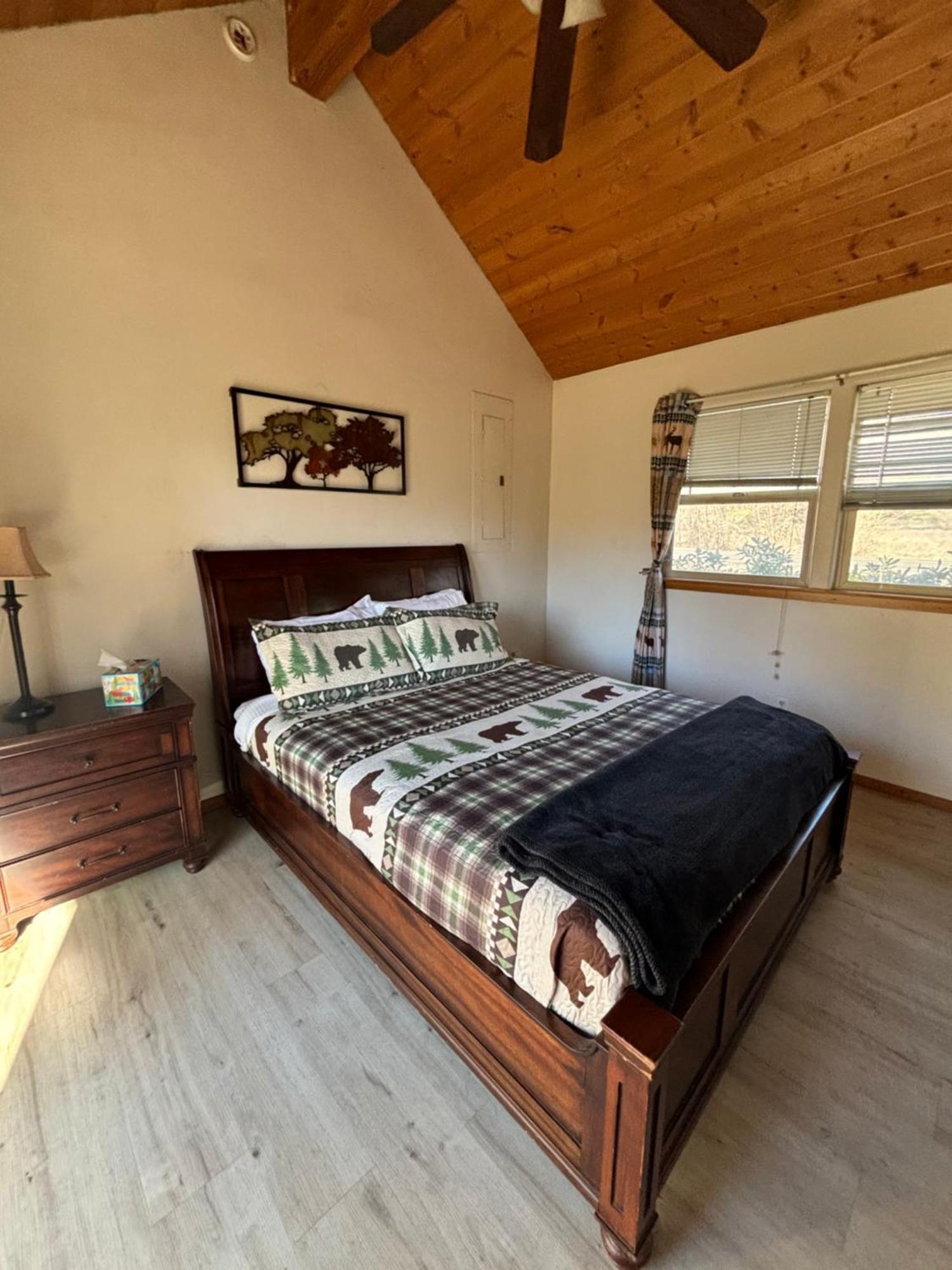 ת'רי ריברס Sequoia River Front Cabins מראה חיצוני תמונה